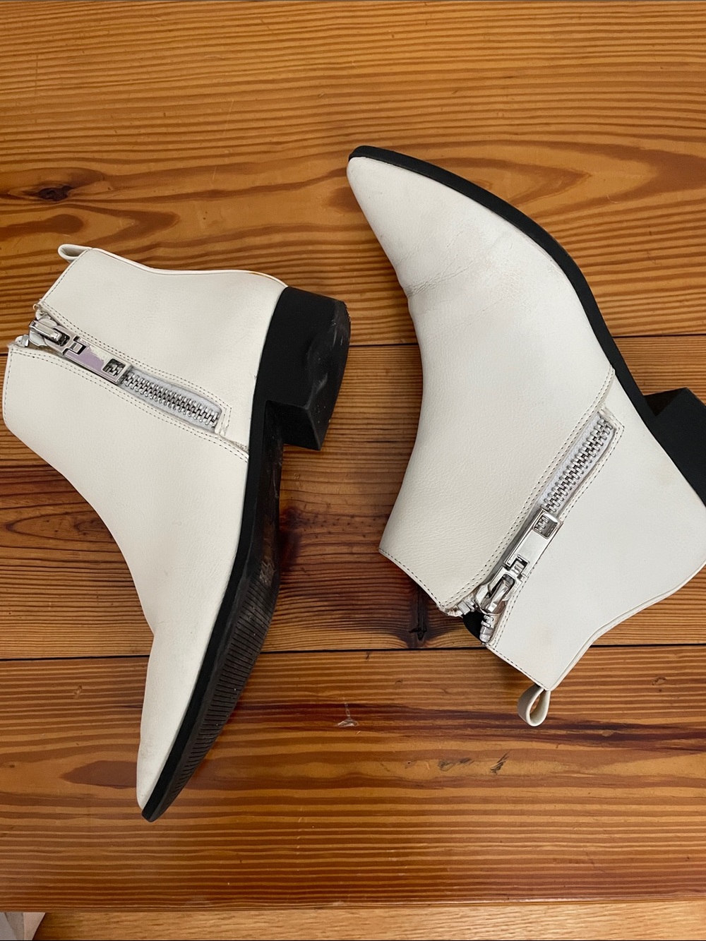 Mix No. 6 white faux leather ankle boots with zippers size 6.5